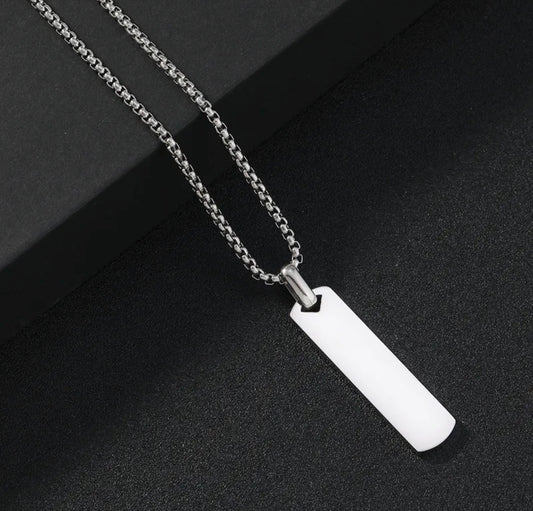 Collier plaque personnalisée gravée – pendentif minimaliste en acier inoxydable